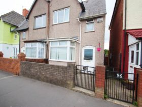 3 bedroom Semi-Detached to rent